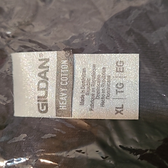 Gildan Black T-SHIRT NWT - Picture 4 of 4